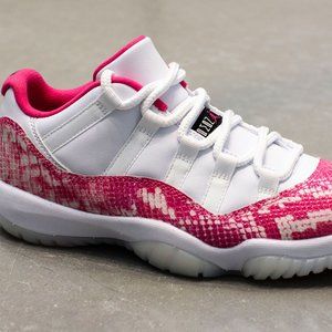 Im selling pink snakeskin 11s size 7